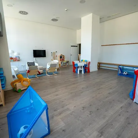Skyline 4 Pool & Parking Free Hébergement de vacances