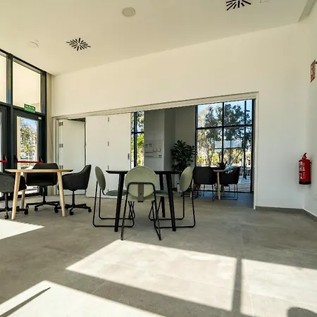 Skyline 4 Pool & Parking Free Σπίτι διακοπών