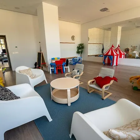 Skyline 4 Pool & Parking Free Σπίτι διακοπών