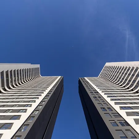 Skyline 4 Pool & Parking Free *